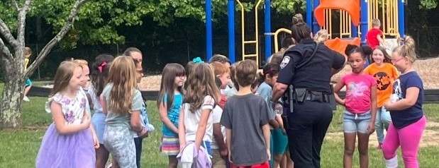 We love our SRO! She brought a turtle for our second graders to see.